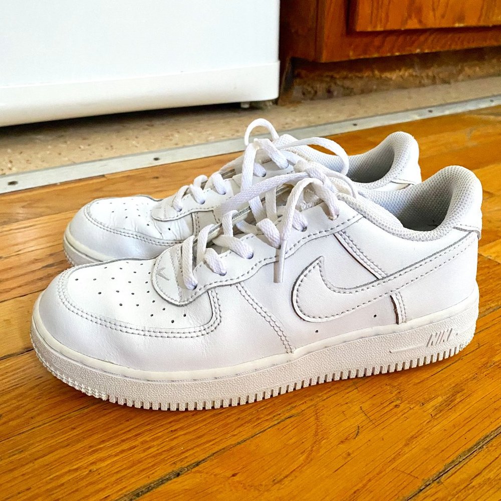 White Nike Air Force 1